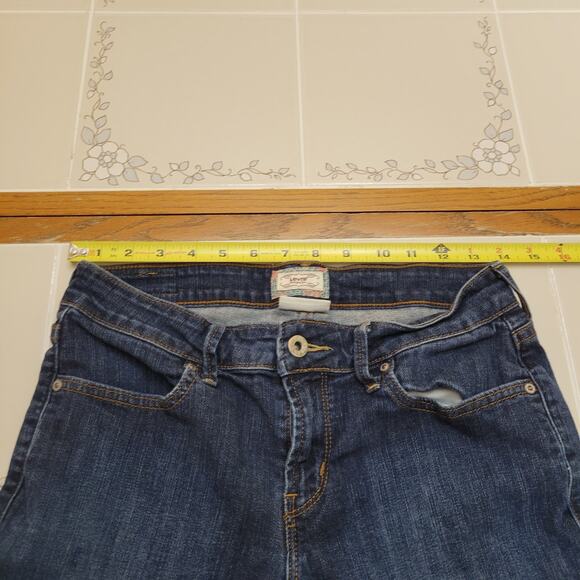 Levi Womens 515 Bermuda Blue Denim Jean Shorts Size 6 Cuffed Hem - Picture 6 of 11